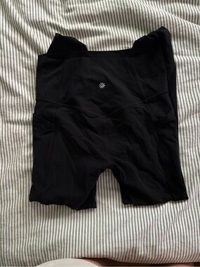 Athleta Black Salutation Stash Tight Leggings